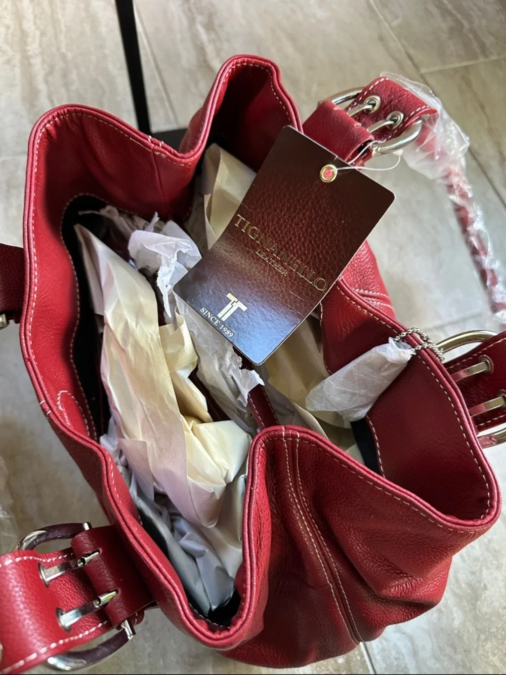 Tignanello Red Pebble Grain Genuine Leather Shoulder Bag - Picture 5 of 9